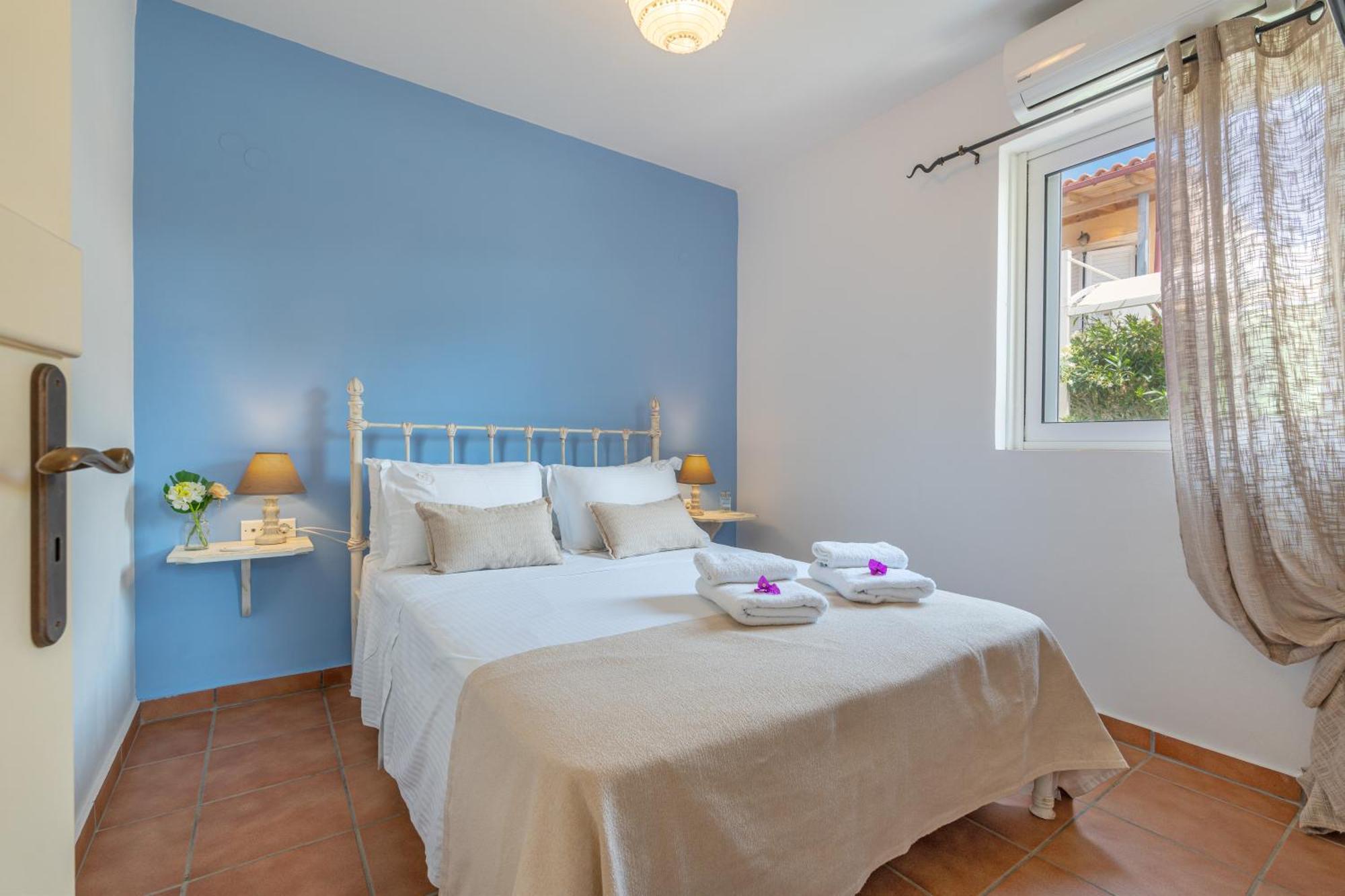 Niovi Seaview Apartments 아이 아포스톨리 외부 사진