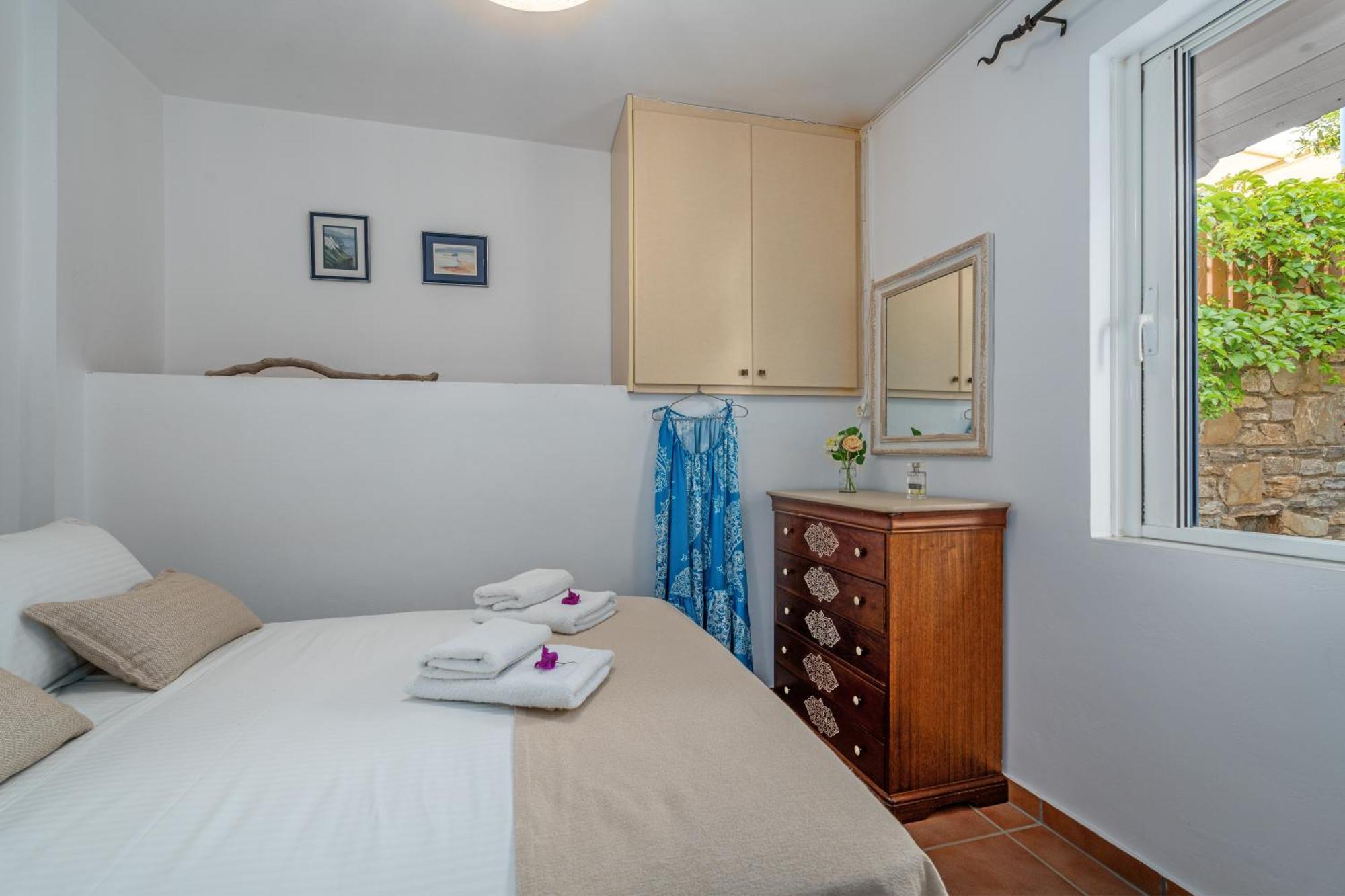 Niovi Seaview Apartments 아이 아포스톨리 외부 사진