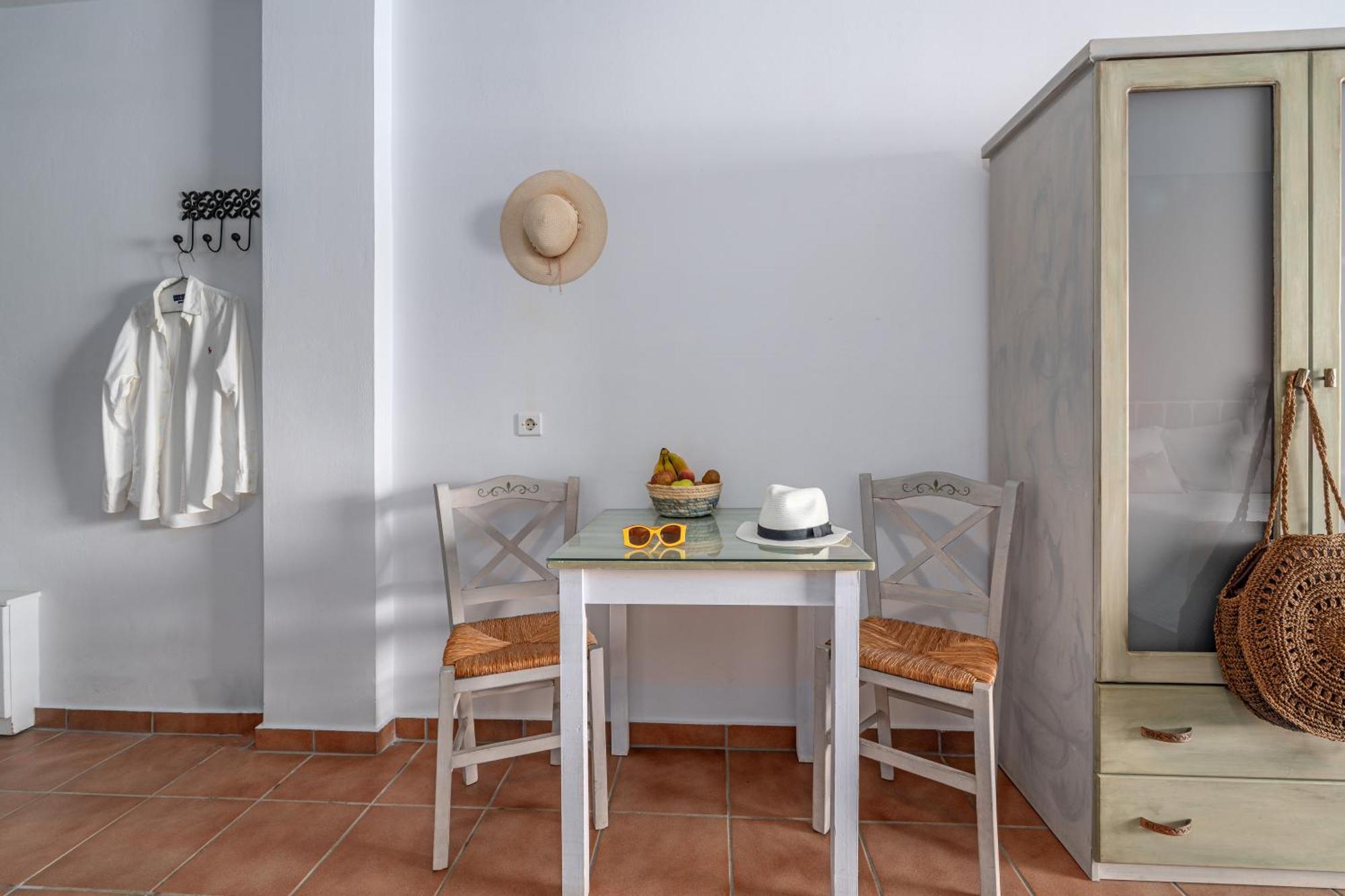 Niovi Seaview Apartments 아이 아포스톨리 외부 사진