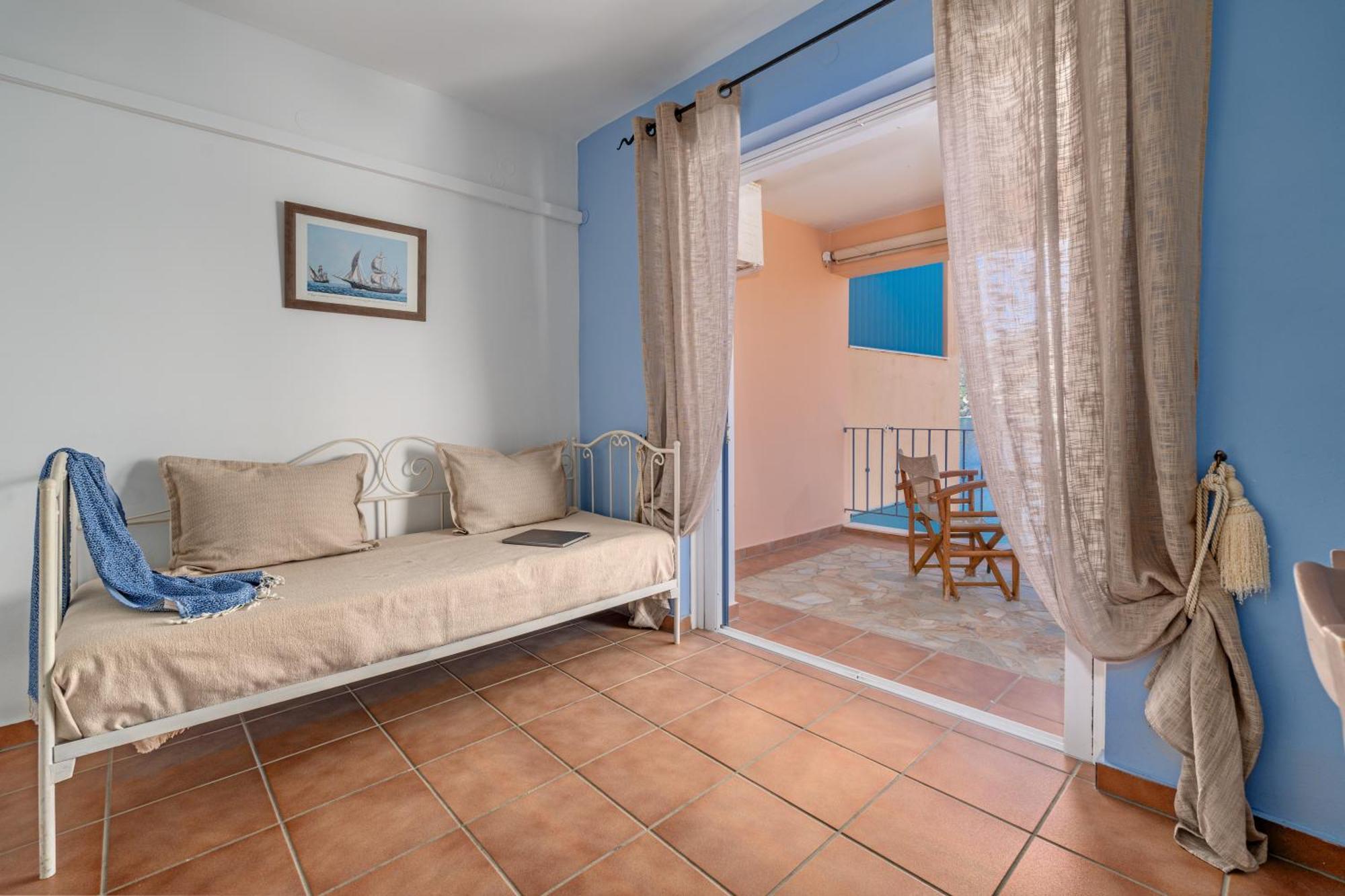 Niovi Seaview Apartments 아이 아포스톨리 외부 사진