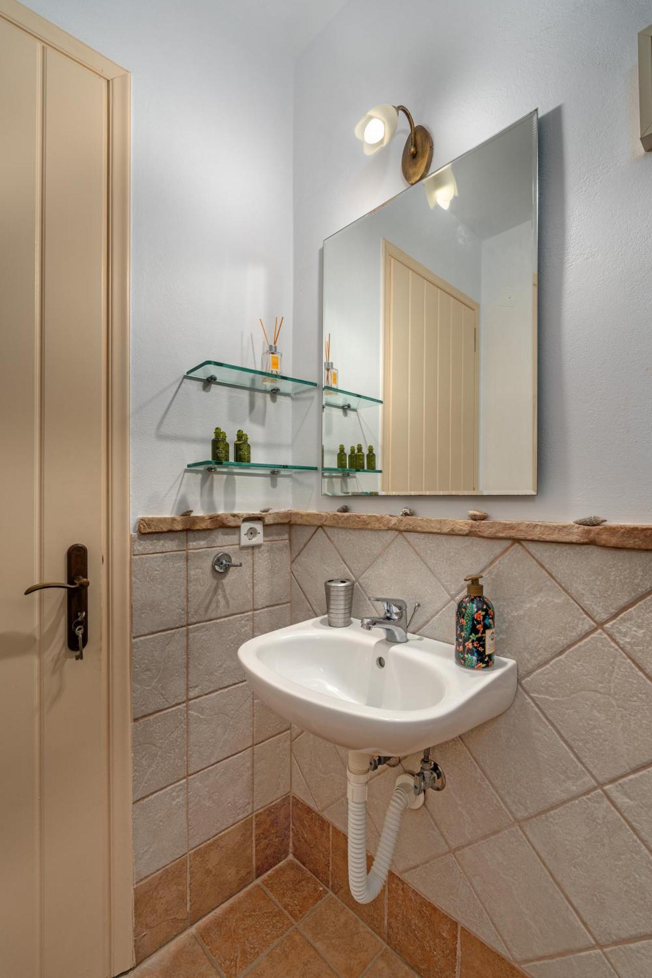 Niovi Seaview Apartments 아이 아포스톨리 외부 사진